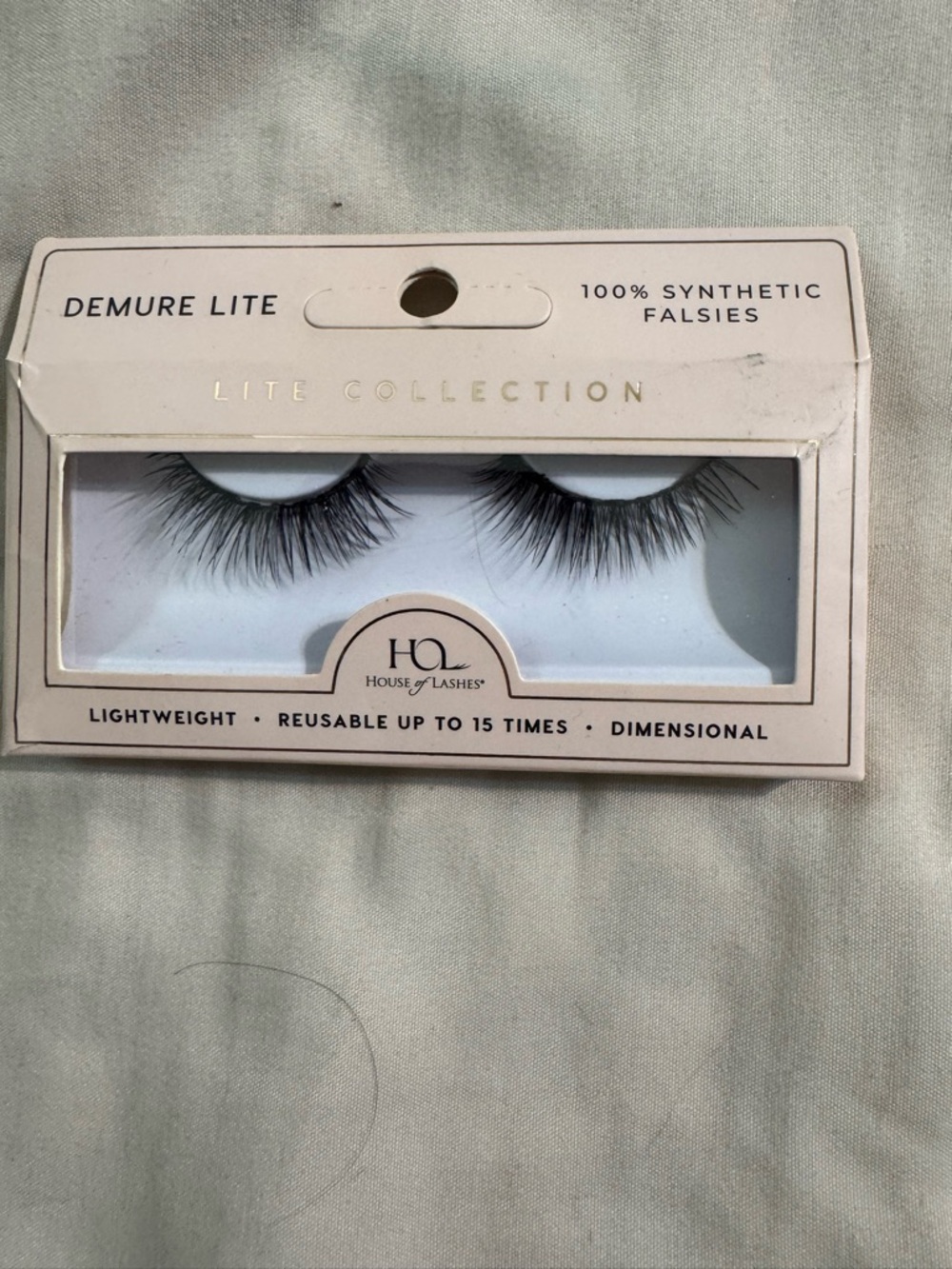 Demure lite lashes